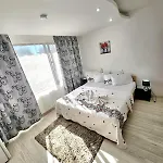 Guest house Pensiunea Red Rose
