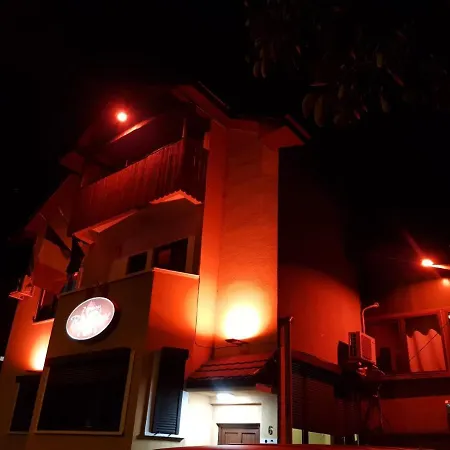 Гостьовий будинок Pensiunea Red Rose 4*